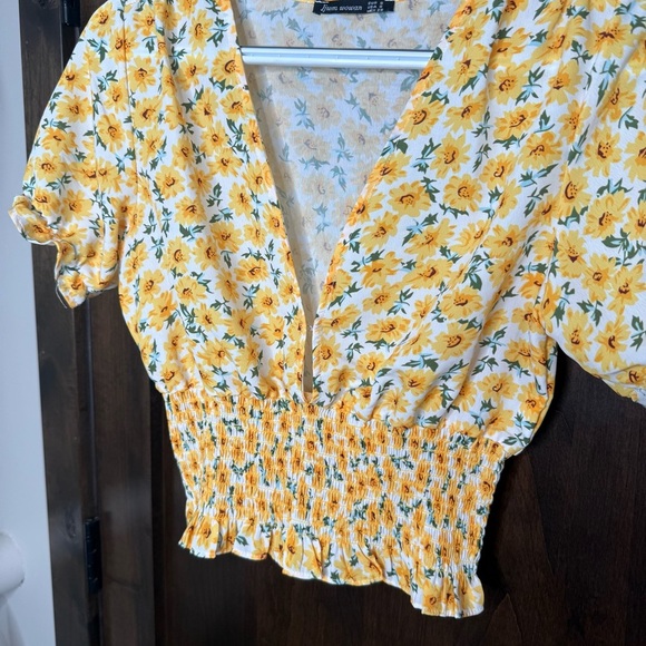 Yellow Sunflower Print white Crop Top deep v neck Size S smocked waist summer - Picture 5 of 8